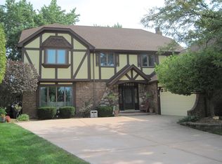 17633 Oakwood Dr, Tinley Park, IL 60487