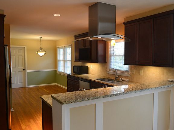 3rd image of 2858 Payton Rd NE
