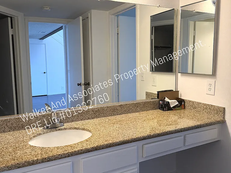 2406 Village Grn — Photo 12