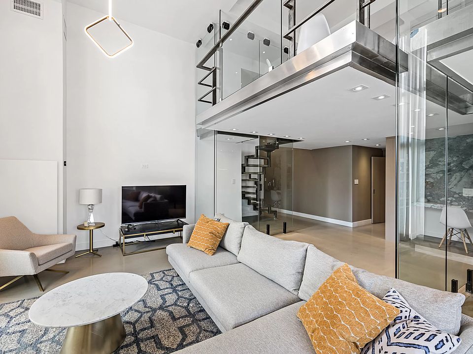 1st image of 135 W 70th St APT 10C