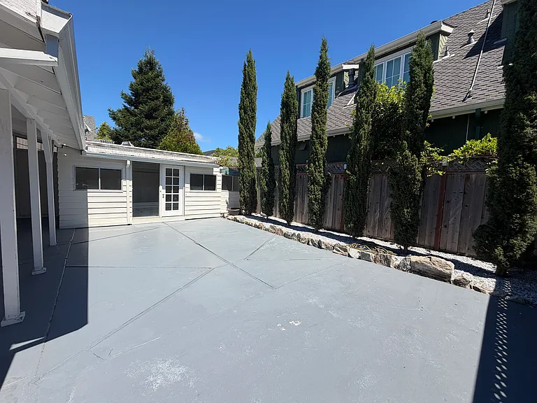 1323 Edgehill Dr — Photo 14