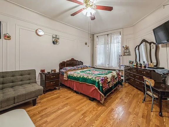 5th image of 941 Jerome Ave APT 8E