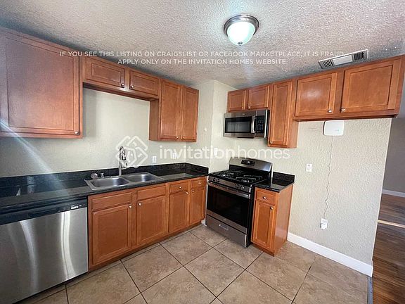 5th image of 1006 Eisenhower St