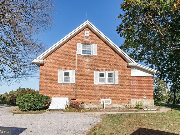 5th image of 709 Hook Rd