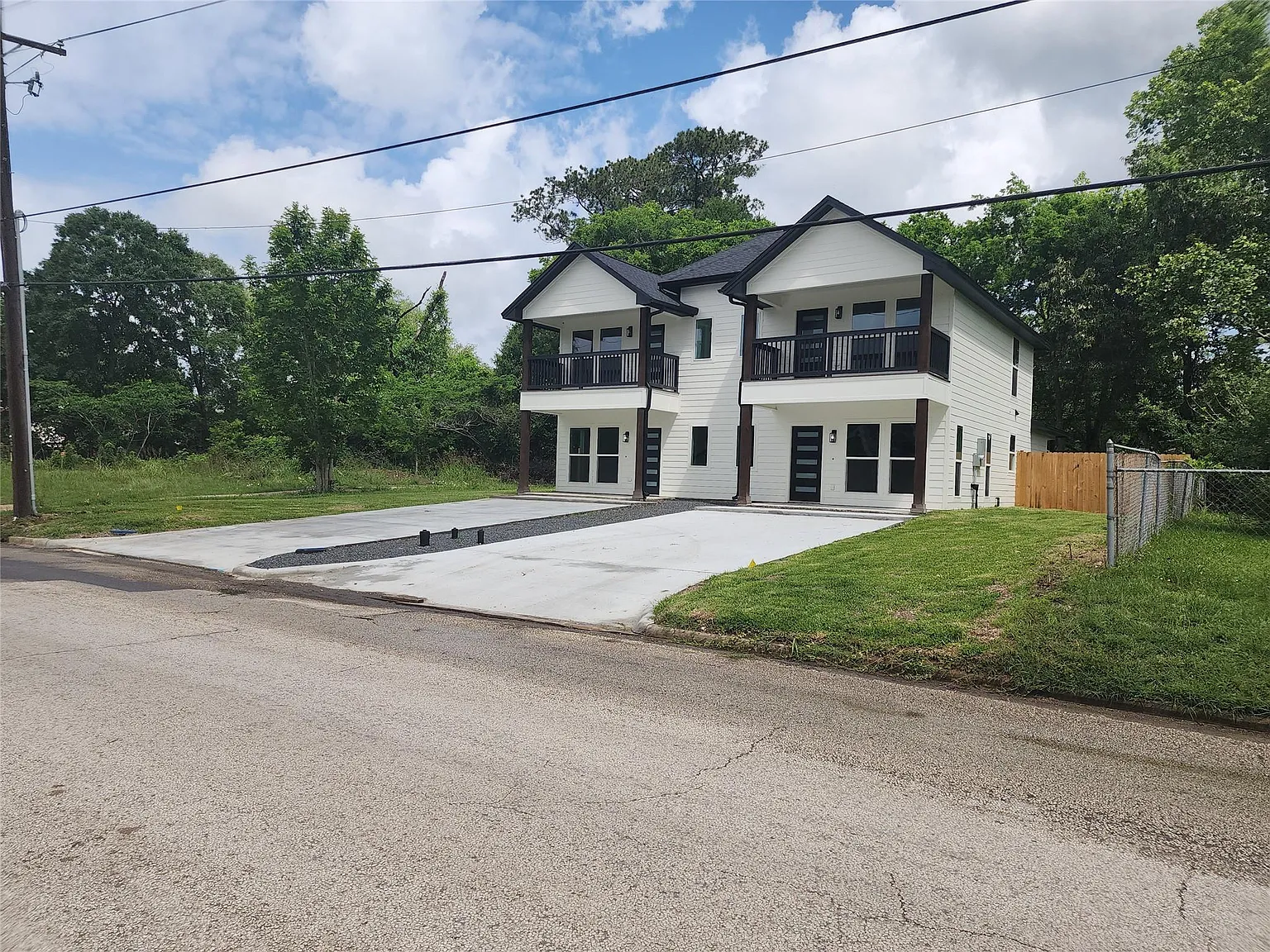 3 bed, 2.5 bath, 1602 sqft, $2,100 — Photo 3