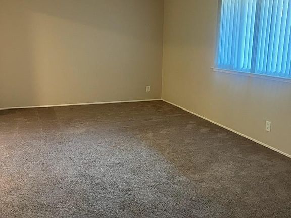 3rd image of 939 Villa Ave #6