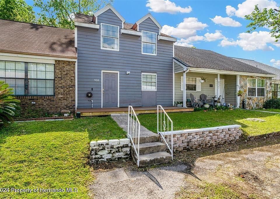 1st image of 933 Coachlight Ln