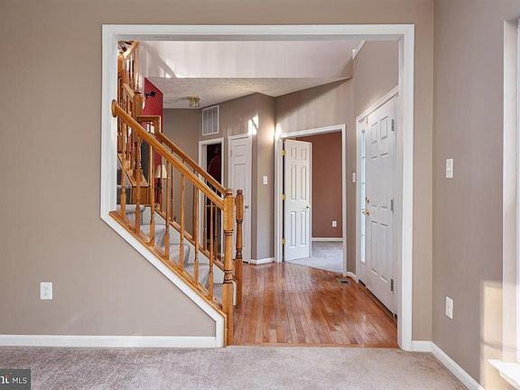 5th image of 584 Windsong Dr