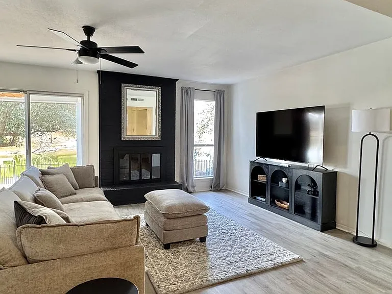 2408 Lindenwood Dr — Photo 6