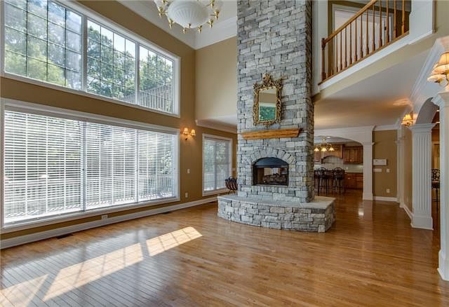 2nd image of 1002 Deer Branch Ln