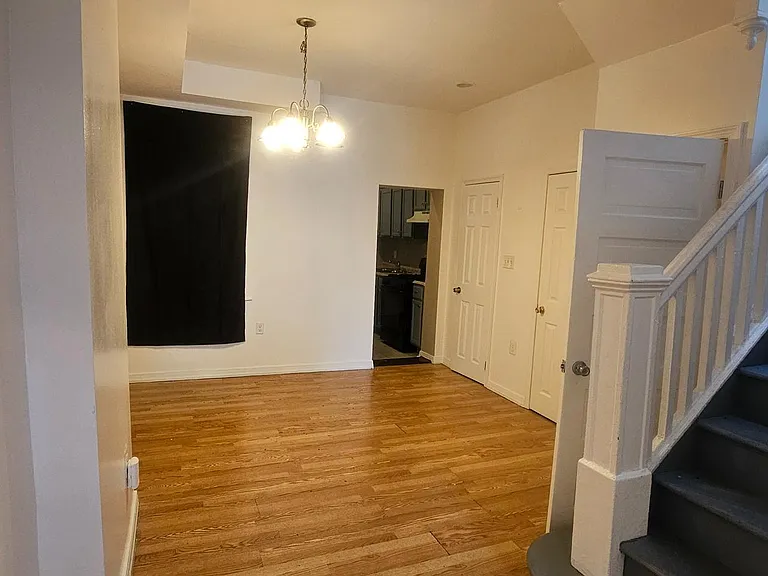 2548 Oswego Ave — Photo 9