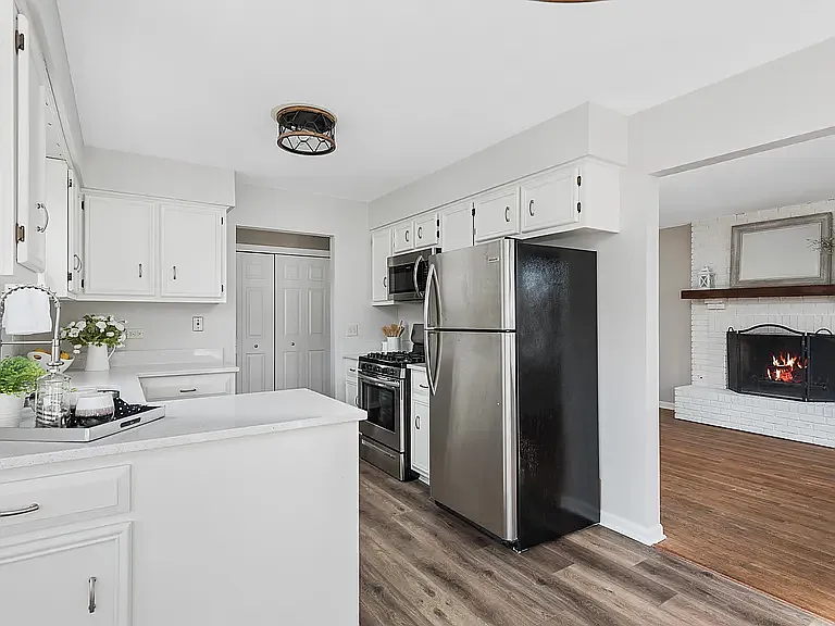 1168 Banbury Cir — Photo 4