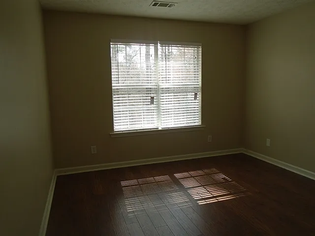 629 Victorian Cir — Photo 10