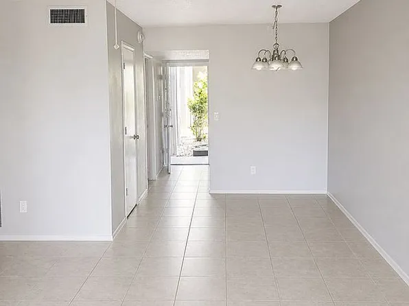 1540 Glen Oaks Dr E #B-133, Sarasota, FL 34232