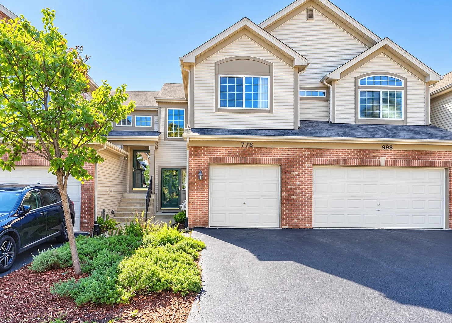 2 bed, 2.5 bath, 1355 sqft, $2,400 — Photo 1