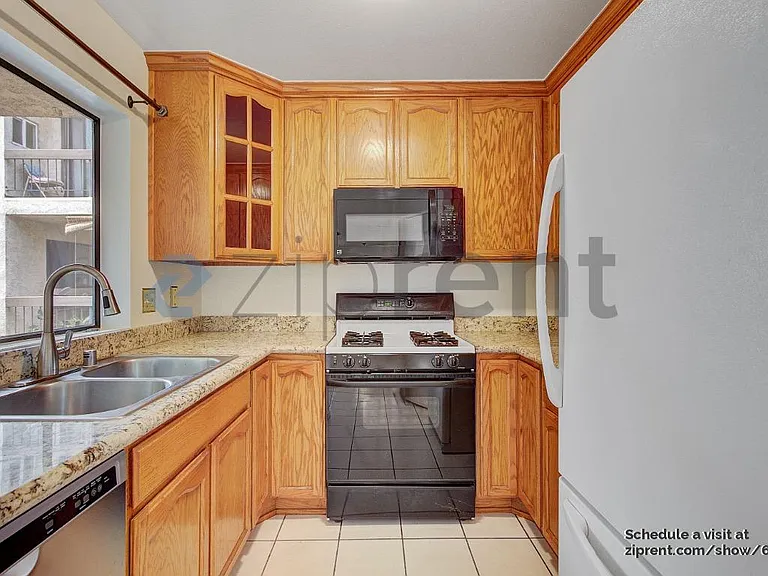 320 McHenry Rd #10 — Photo 6