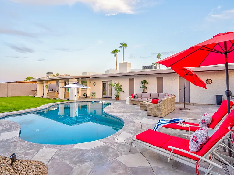 2532 E Desert Cove Ave — Photo 6