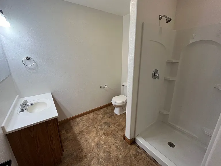 300 1st Ave NE — Photo 11