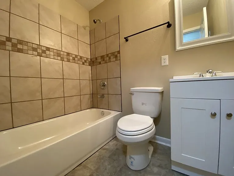 2413 Lehigh Dr — Photo 2