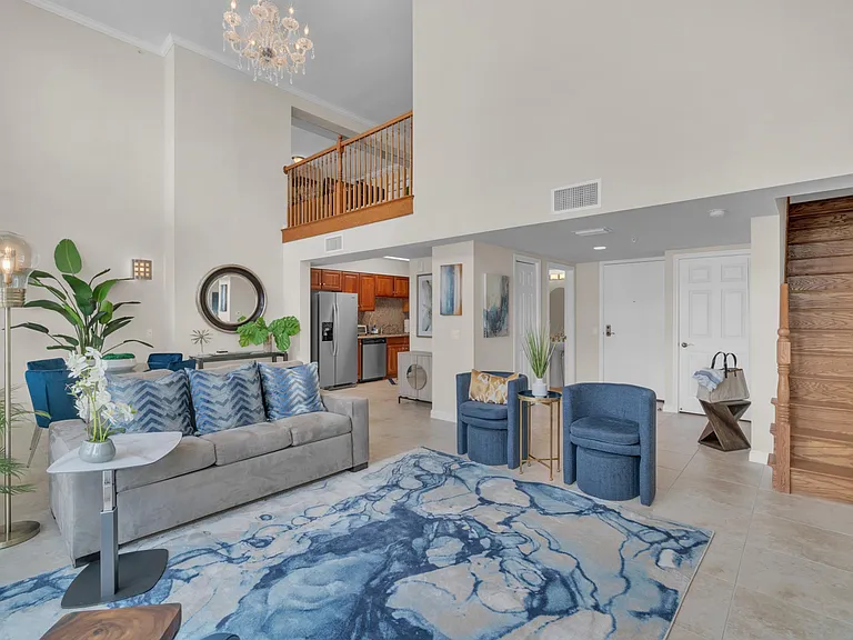 Royal Palm Apartments — Photo 11