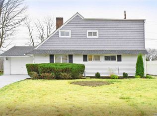 39 Greenvale Ln, Levittown, NY 11756
