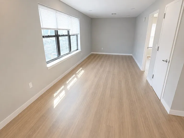 137 Pearl St — Photo 5
