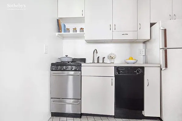 Rented by Sotheby's International Realty | media 17