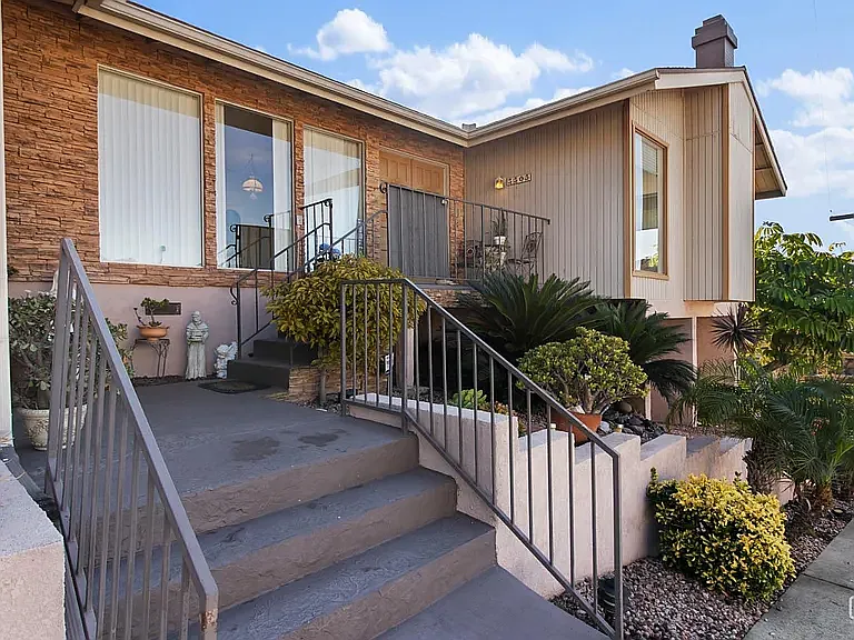 5505 Seifert St — Photo 4