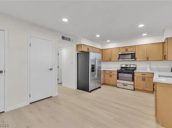 7090 Burcot Ave #B32, Las Vegas, NV 89156