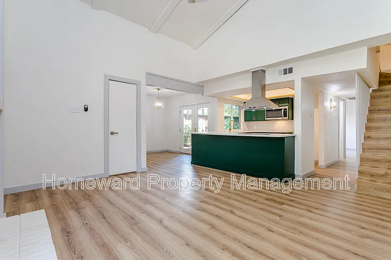 3 bed, 2.0 bath, 1250 sqft, $2,350 — Photo 2