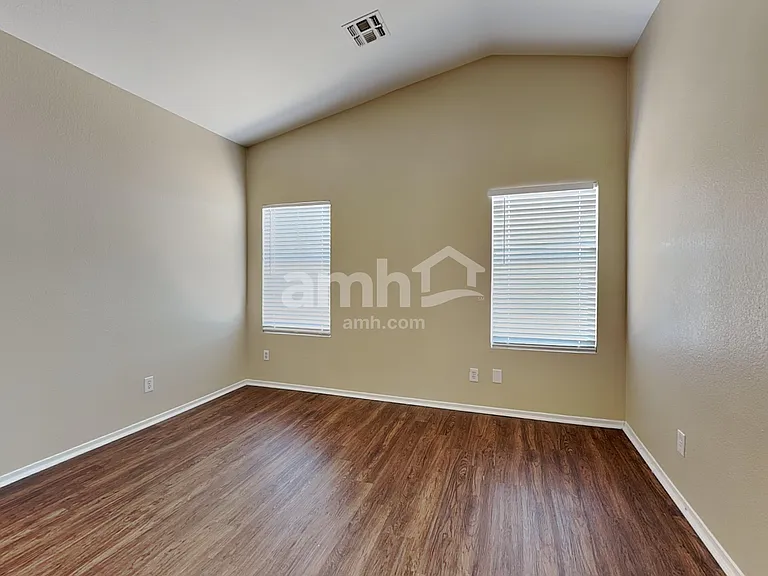 7926 N 54th Dr — Photo 11