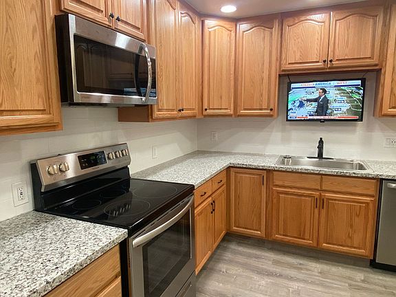5th image of 904 Miller Ave