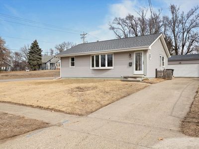 4145 E 8th St, Des Moines, IA, 50313