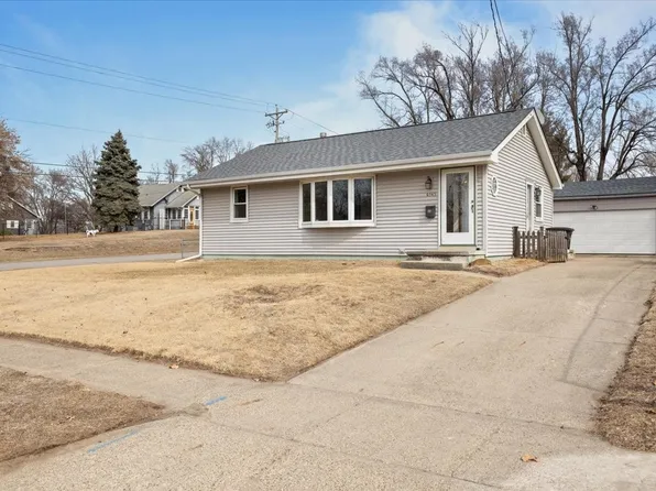4145 E 8th St, Des Moines, IA 50313