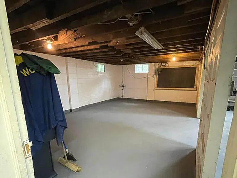 1810 Ryan Ave — Photo 10