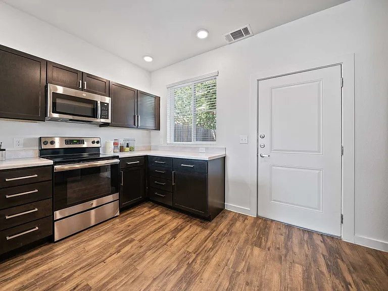 Townhomes at Twenty01 — Photo 32
