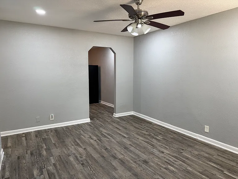 2506 Normont Cir — Photo 3