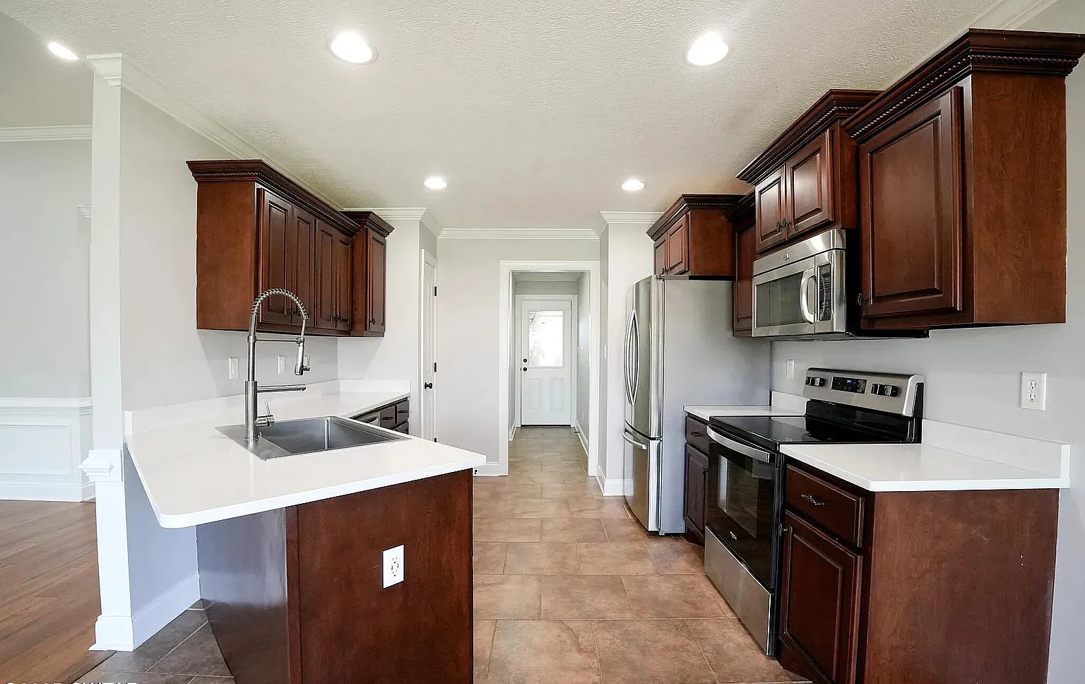 3 bed, 1644 sqft, $2,600 — Photo 2