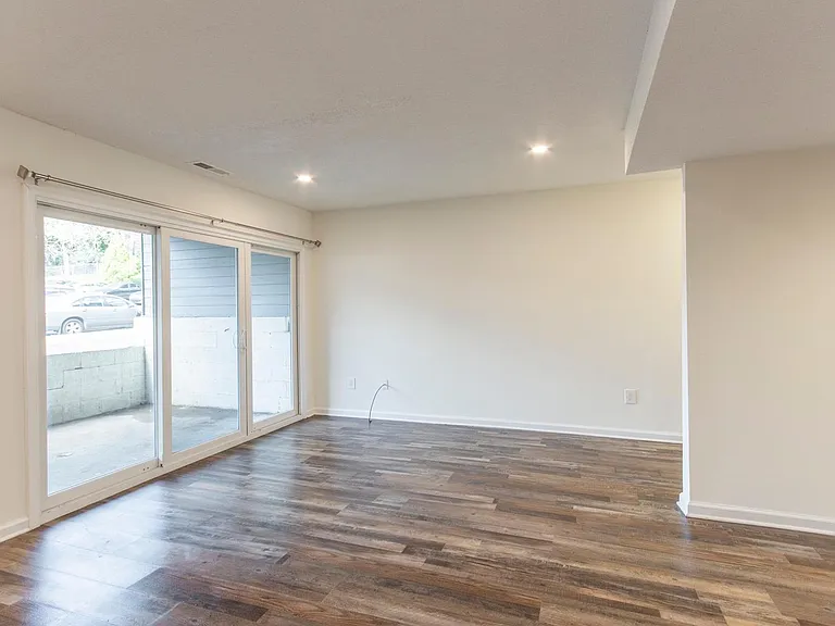 The Oakley — Photo 178