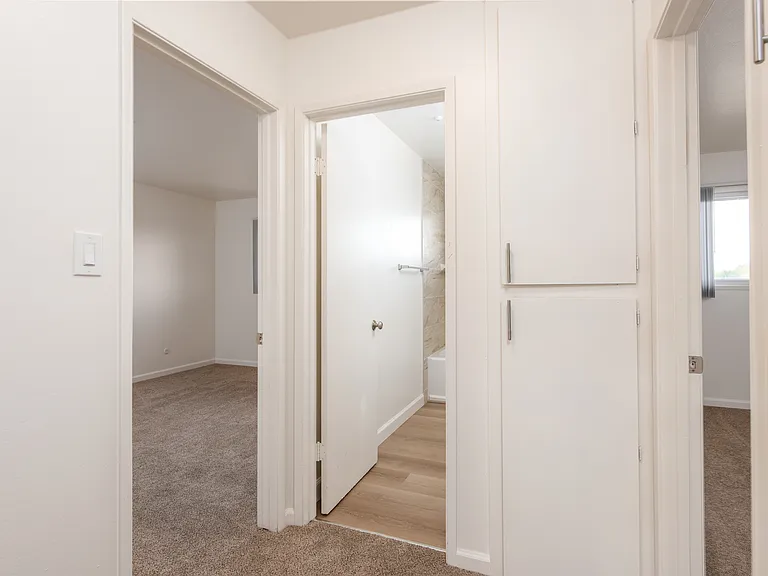Los Robles Apartments — Photo 18