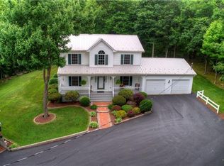 545 McGinnis Rd, Acme, PA 15610