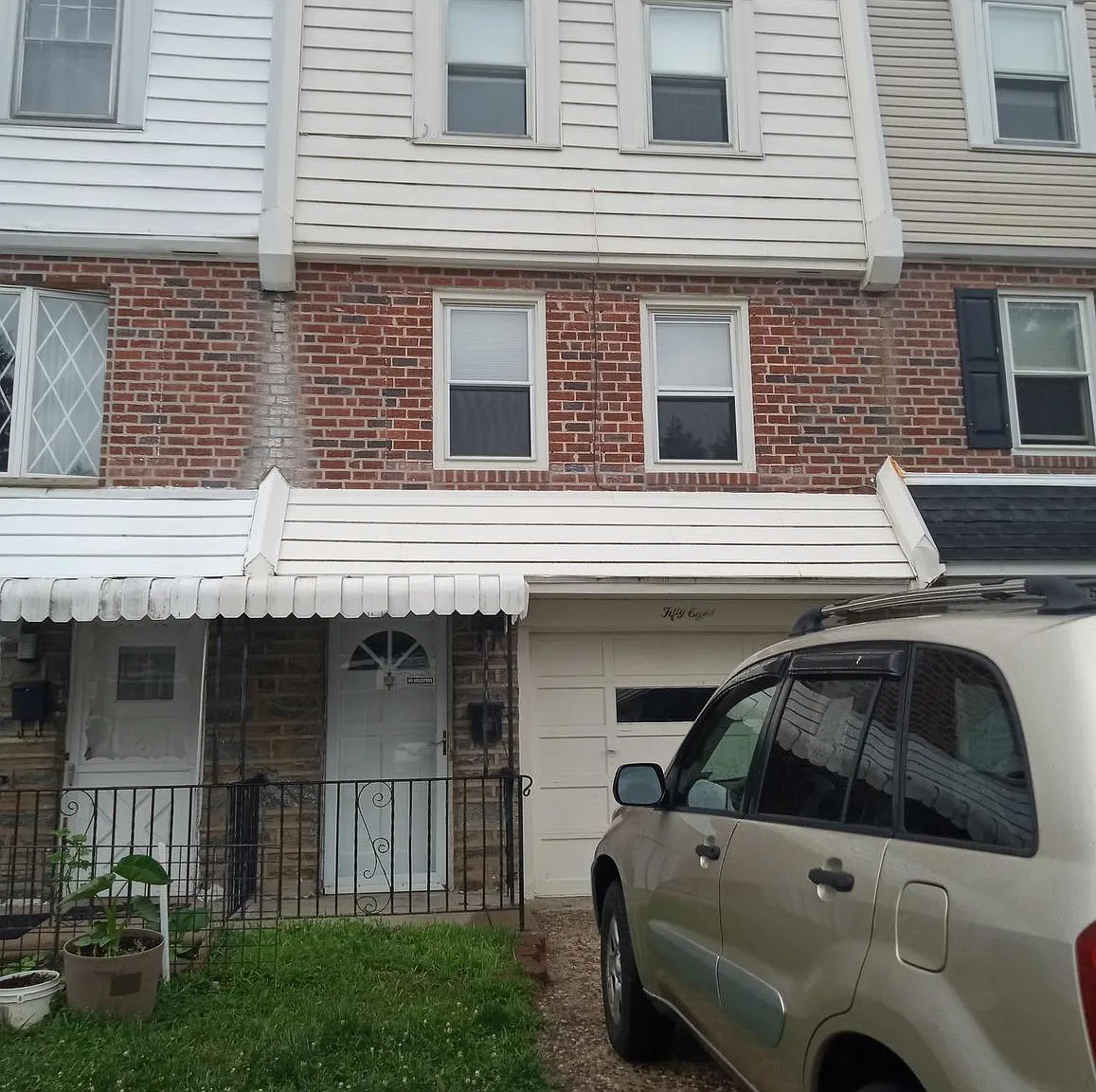 3 bed, 1152 sqft, $2,000 — Photo 1