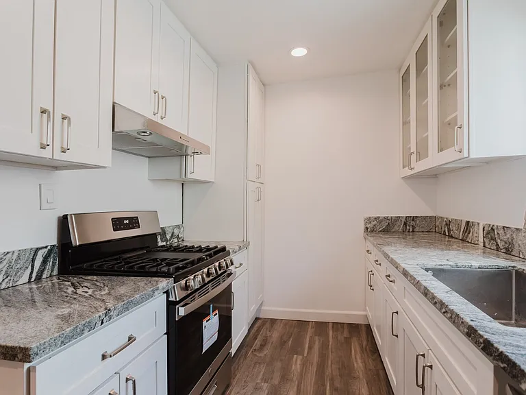 18308 Gresham St — Photo 16