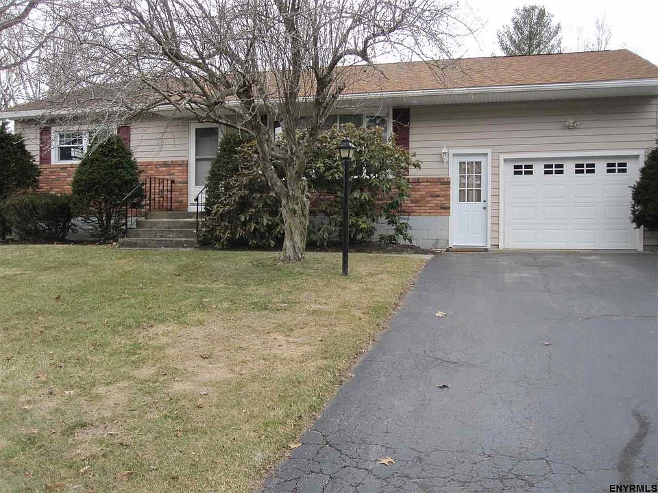 1st image of 23 Saint Anthony Ln