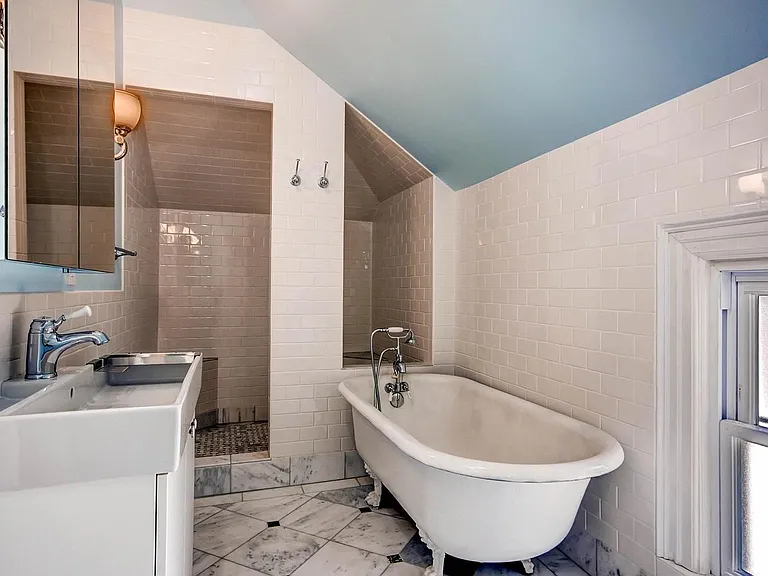 2935 N Marion St — Photo 11