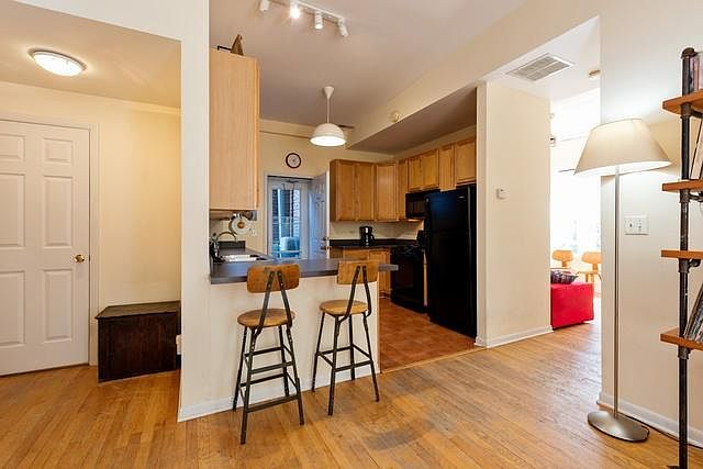 1st image of 2457 W Leland Ave APT 3