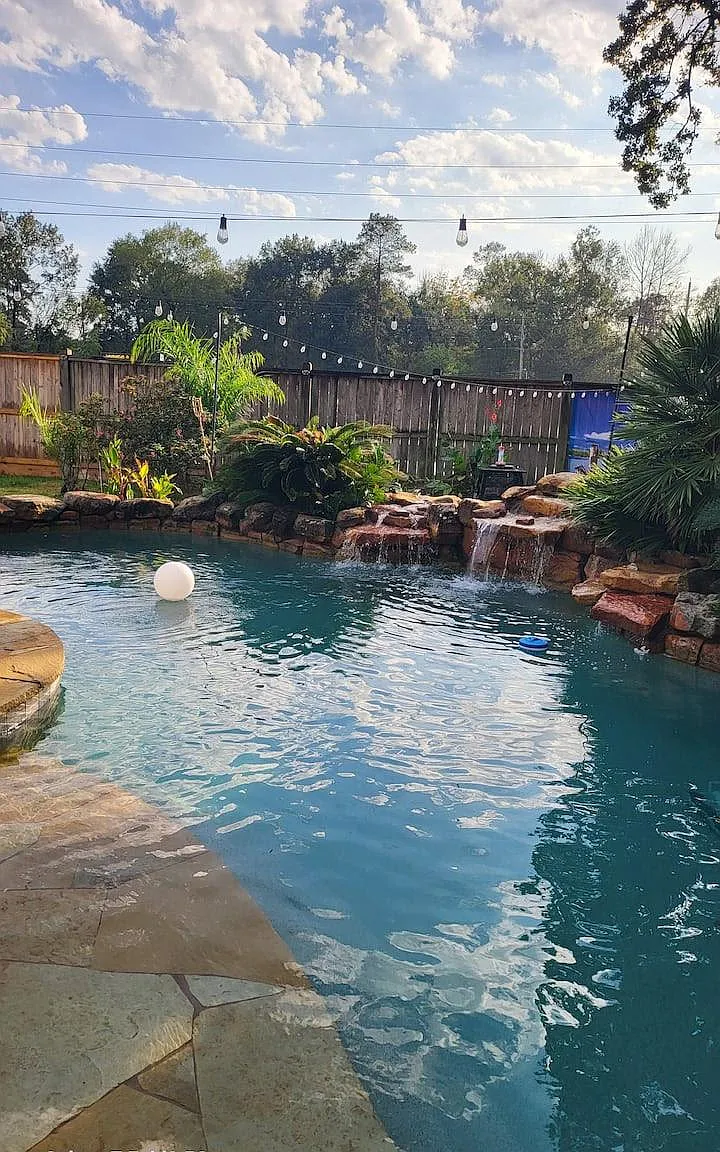 2 bed, 1.5 bath, 3000 sqft, $979 — Photo 1