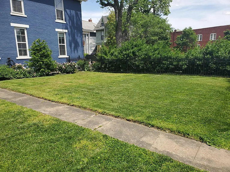 521 SE 2nd St #C — Photo 27