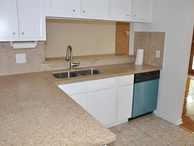 5519 Caversham Dr — Photo 11