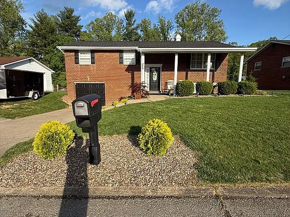 2015 Mona Ct, Milton, WV 25541